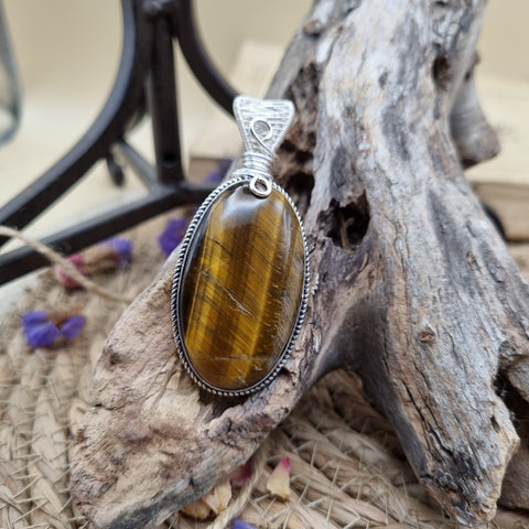 "Lumière du Chêne Sacré" - Pendentif Oeil de Tigre artisanal