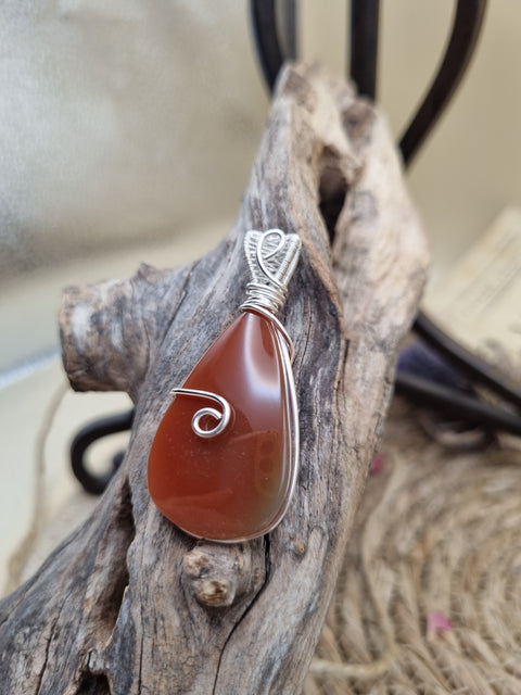 Pendentif Cornaline artisanal – Amulette des Feux Celtiques