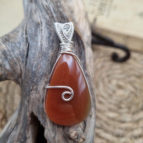 Pendentif Cornaline artisanal – Amulette des Feux Celtiques