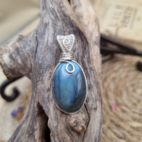 Pendentif Labradorite artisanal – Talisman Protecteur de Mondes