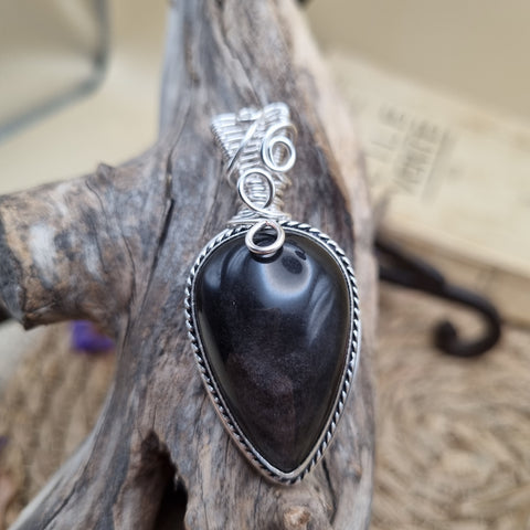 Pendentif Obsidienne Argentée artisanal – Amulette de Protection de Sorcière