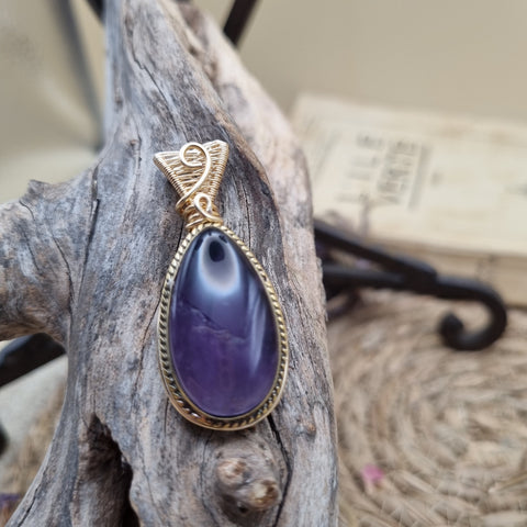 Pendentif Améthyste artisanal – Talisman aux reflets violets