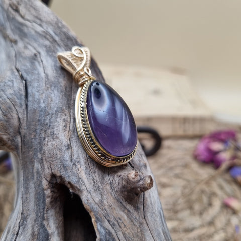 Pendentif Améthyste artisanal – Talisman aux reflets violets