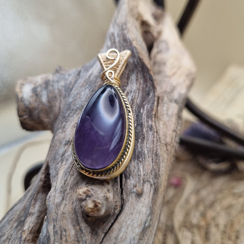 Pendentif Améthyste artisanal – Talisman aux reflets violets