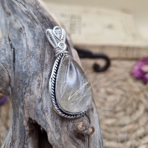 Pendentif Quartz Rutile artisanal – Lumière Filée à la Main