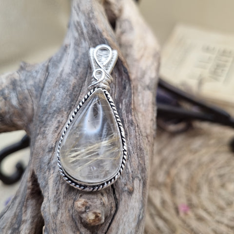 Pendentif Quartz Rutile artisanal – Lumière Filée à la Main