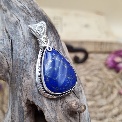 Pendentif Lapis-Lazuli artisanal – Talisman des Ciels Sacrés
