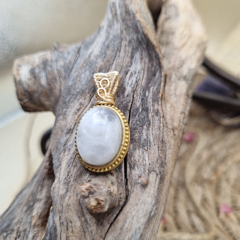 Pendentif Pierre de Lune Arc‑en‑Ciel (Péristérite) artisanal – Amulette Irisée