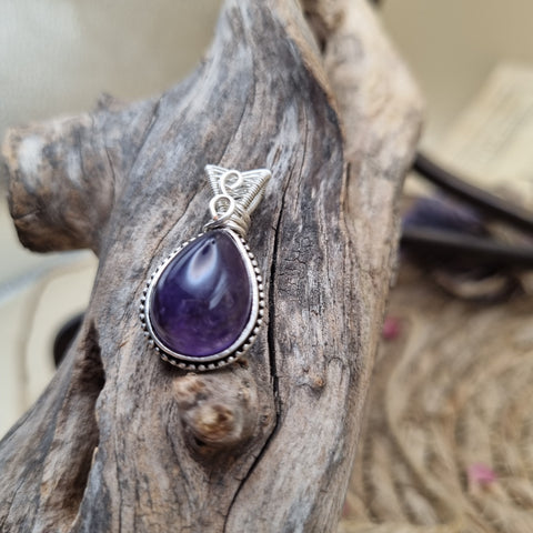 Pendentif Améthyste artisanal – Talisman aux reflets violets
