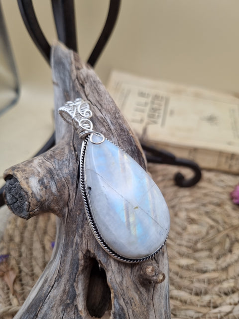 Pendentif Pierre de Lune Arc-en-Ciel (Péristérite) artisanal – Beauté Glacée
