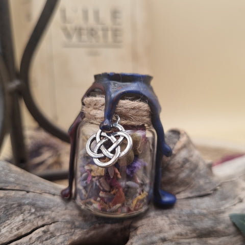 Spell Jar de Protection & Apaisement – Création artisanale en pierres et plantes