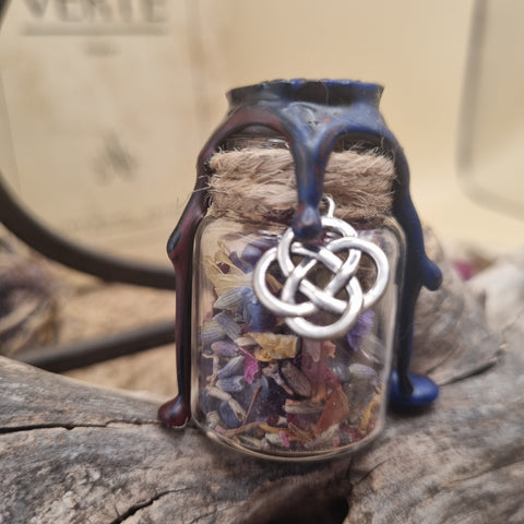 Spell Jar de Protection & Apaisement – Création artisanale en pierres et plantes