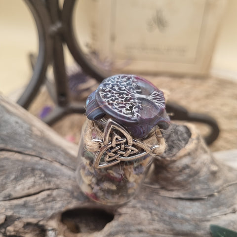 Spell Jar Yggdrazil – Création artisanale en pierres et plantes