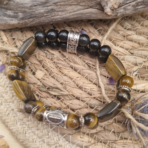 “Gardien des Sentiers Anciens" – Bracelet double Œil de Tigre & Onyx & Runes Berkana et Isaz