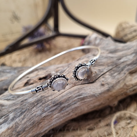 Bracelet d’Aëlynn — Les Murmures de la Lune Rose