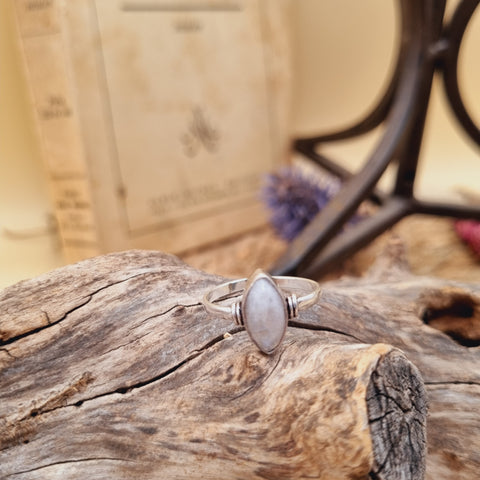 ✧ Bague Péristérite — L’Œil d’Argent de la Lune Ancienne ✧