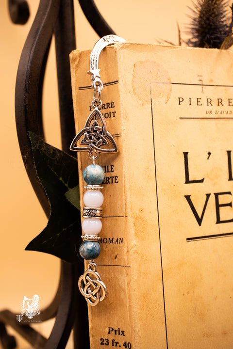 “Les Gardiens des Pages Enchantées” – Marque‑pages bijoux en pierres gemmes & nœuds celtiques