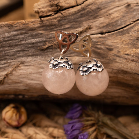 “Les Lueurs du Cœur” – Boucles d’oreilles Quartz Rose & Triquetra